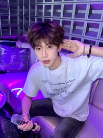 网红：靠颜值被网友吃瓜