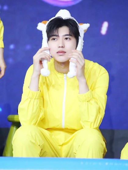 蔡徐坤:宝贝爱你