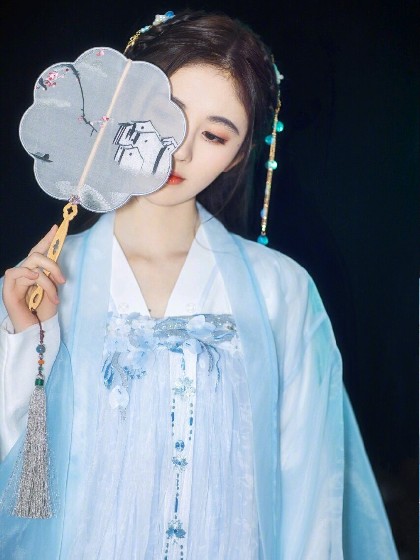 肖战的小娇妻，鞠婧祎