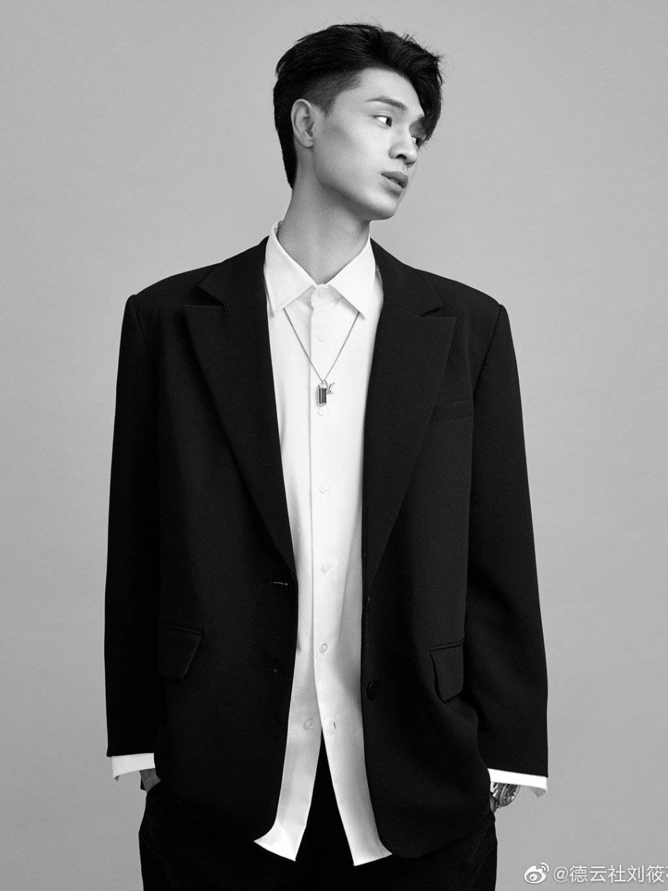 秦霄贤：友谊爱人