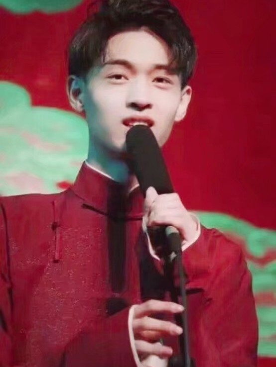 秦霄贤:学姐,咱娃呢?